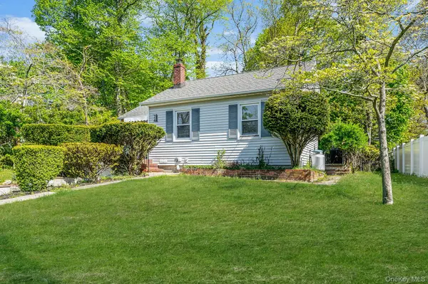 24 Locust RD, Wading River, NY 11792