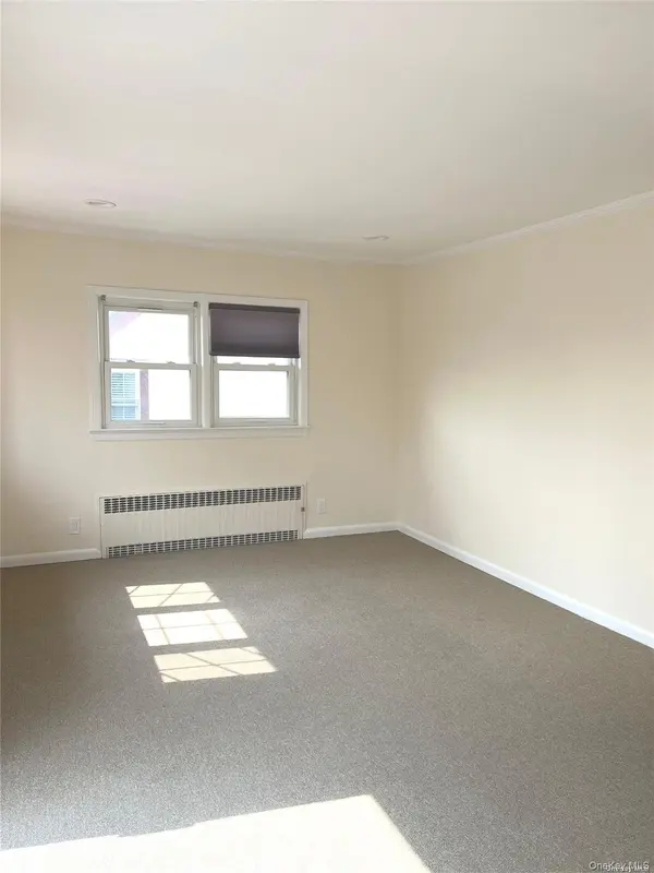 307 Magnolia BLVD #Upper, Long Beach, NY 11561