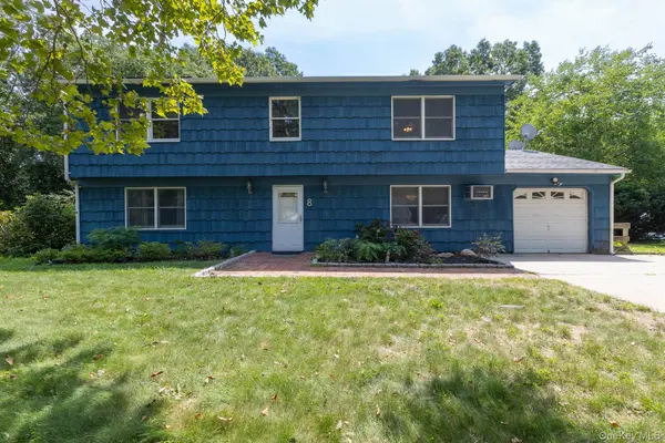 8 Long Meadow PL, South Setauket, NY 11720