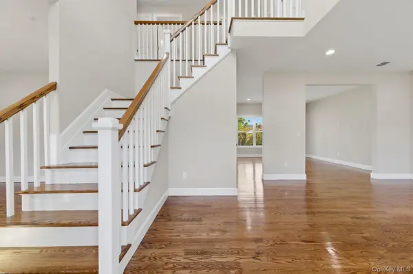 46 Washington AVE, Centereach, NY 11720