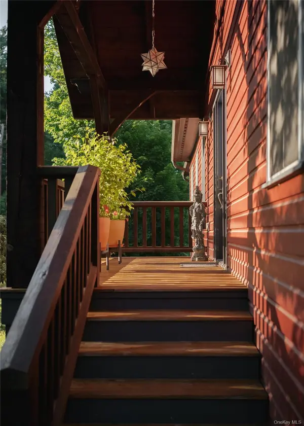82 Near RD, Red Hook, NY 12571