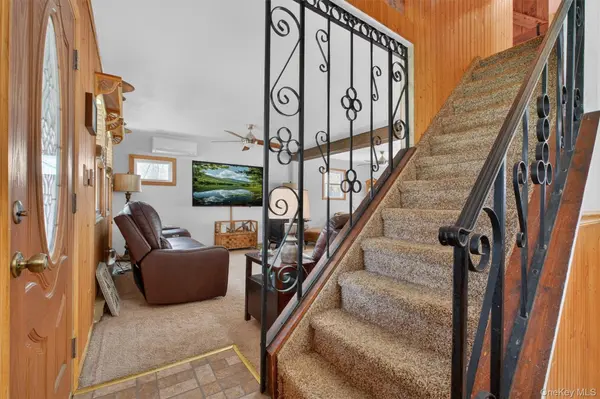 2 Greenwood DR, Beacon, NY 12508