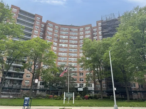 61-20 Grand Central Pkwy #A1, Forest Hills, NY 11375