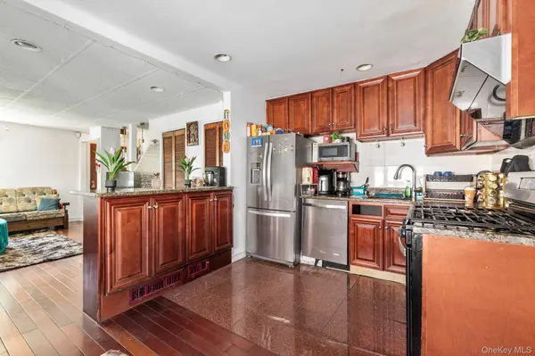 6722 211th ST, Oakland Gardens, NY 11364