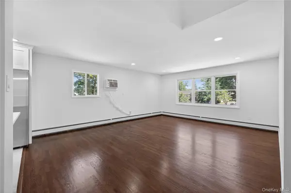 370 Chelsea AVE, West Babylon, NY 11704