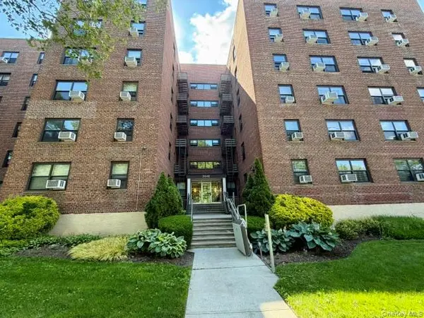 213-02 75th AVE #4E, Bayside, NY 11364