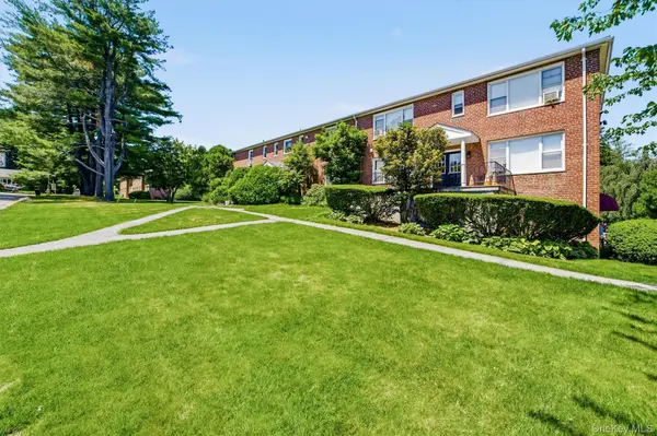 225 Schrade RD #1E, Briarcliff Manor, NY 10510