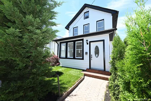 55 Hartwell PL, Woodmere, NY 11598