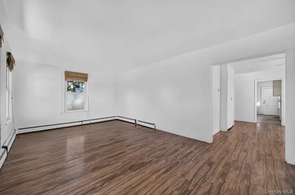 49 Cedar ST, Babylon, NY 11702