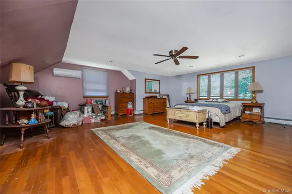 42 Buchanan AVE, Amity Harbor, NY 11701