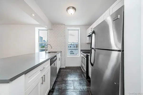 36-05 Vernon BLVD, Long Island City, NY 11106