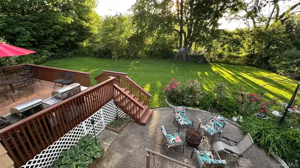 5 Highpoint DR, Huntington, NY 11743