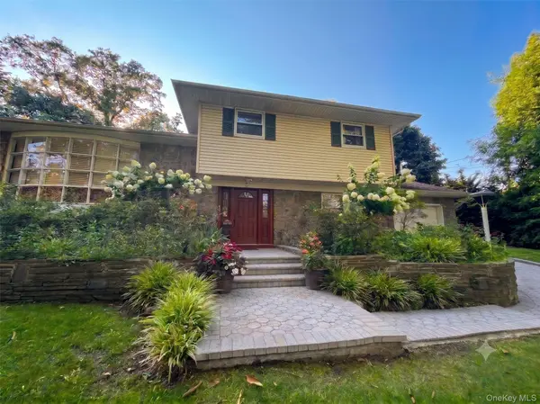 5 Highpoint DR, Huntington, NY 11743