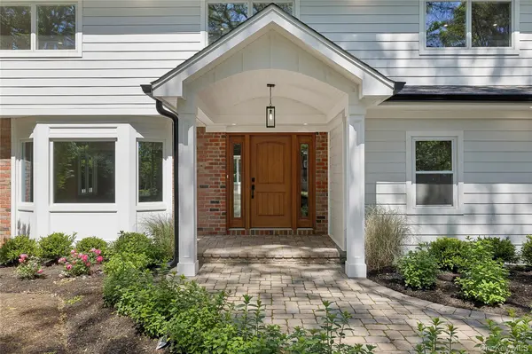 6 Washington AVE, Dix Hills, NY 11746