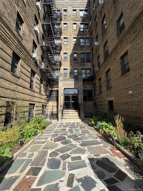 5005 43rd AVE #5H, Woodside, NY 11377