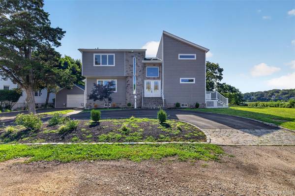 35 Adams AVE, Bayville, NY 11709