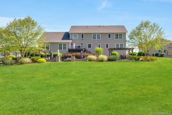27 Wild Turkey LN, Rock Tavern, NY 12575