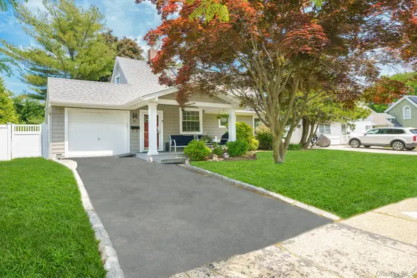 87 Tardy LN, Wantagh, NY 11793