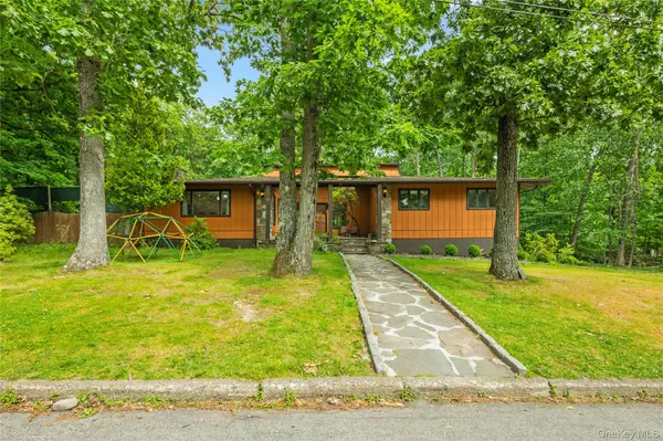 11 Cliff CT, Monroe, NY 10950
