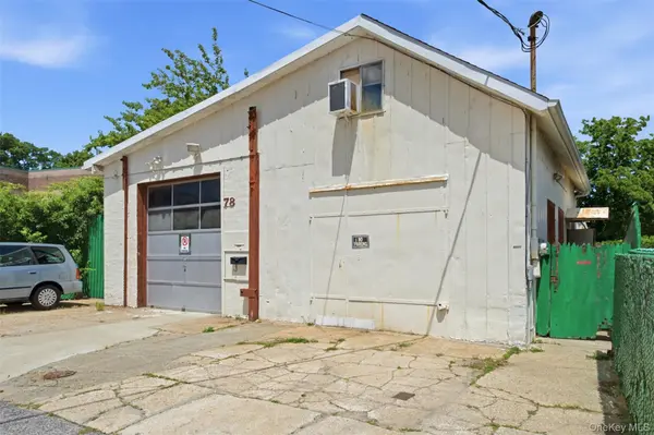 78 Auburn ST, Lindenhurst, NY 11757