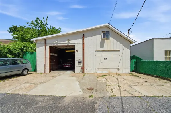 78 Auburn ST, Lindenhurst, NY 11757