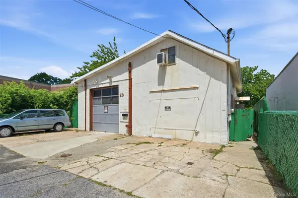 78 Auburn ST, Lindenhurst, NY 11757