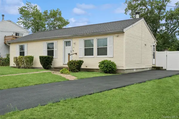 16 Arlington AVE, Wyandanch, NY 11798