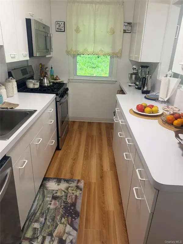 27 Avon CIR #D, Rye Brook, NY 10573