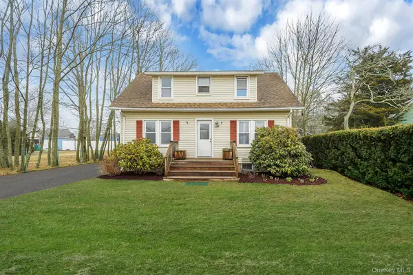 14 Tuttle AVE, Eastport, NY 11941