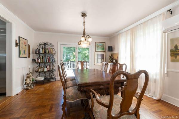 98 Washington AVE, Lawrence, NY 11559