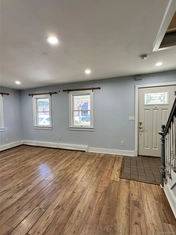 47 Henry ST, Sayville, NY 11782