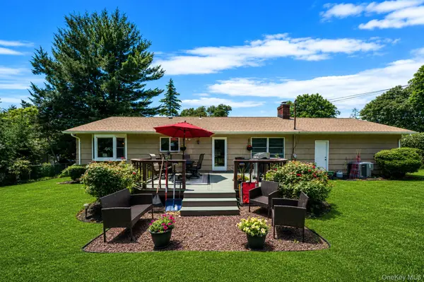 7 Carrie CT, Smithtown, NY 11787