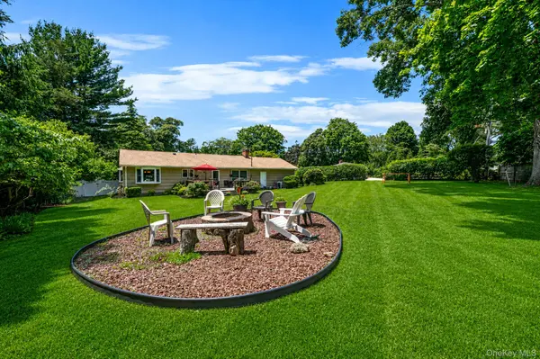 7 Carrie CT, Smithtown, NY 11787