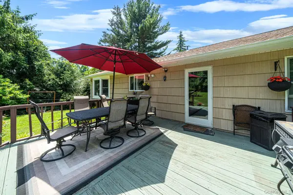 7 Carrie CT, Smithtown, NY 11787