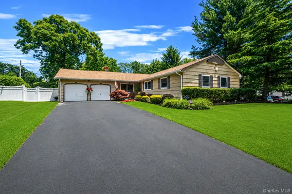 7 Carrie CT, Smithtown, NY 11787