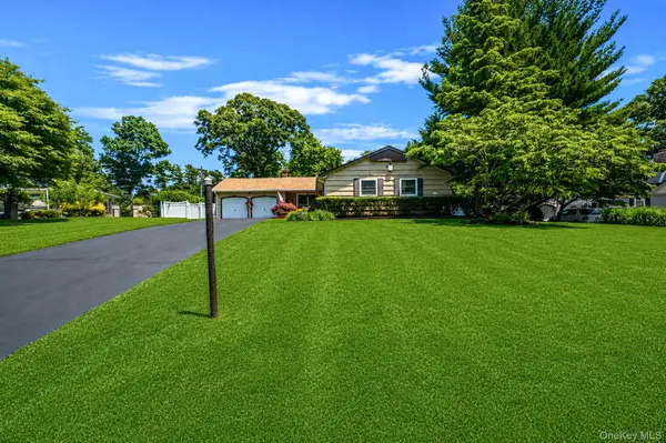 7 Carrie CT, Smithtown, NY 11787