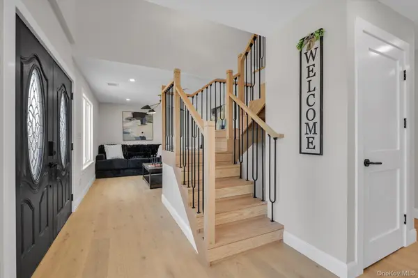 22 Miller CIR, Hicksville, NY 11801