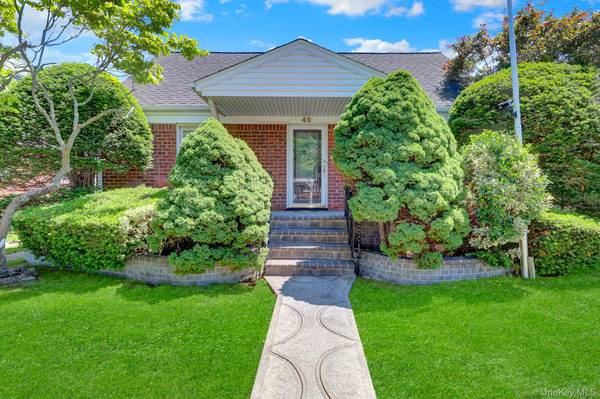 49 McAlester AVE, Hicksville, NY 11801