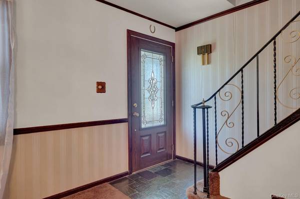 49 McAlester AVE, Hicksville, NY 11801