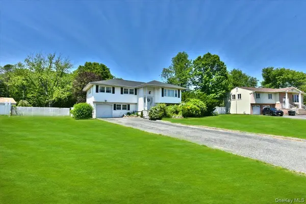 44 Peppermint RD, Commack, NY 11725