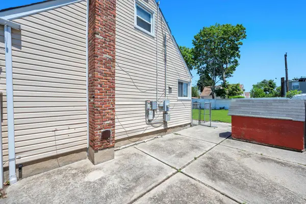 963 Ditmas AVE, Uniondale, NY 11553