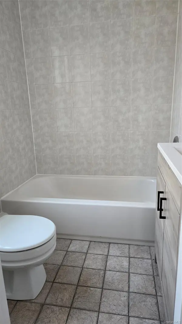 91 Wyman AVE #1st Floor Rear - Apt #2, Huntington Station, NY 11746