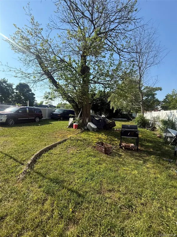 39 Pleasant AVE, Roosevelt, NY 11575