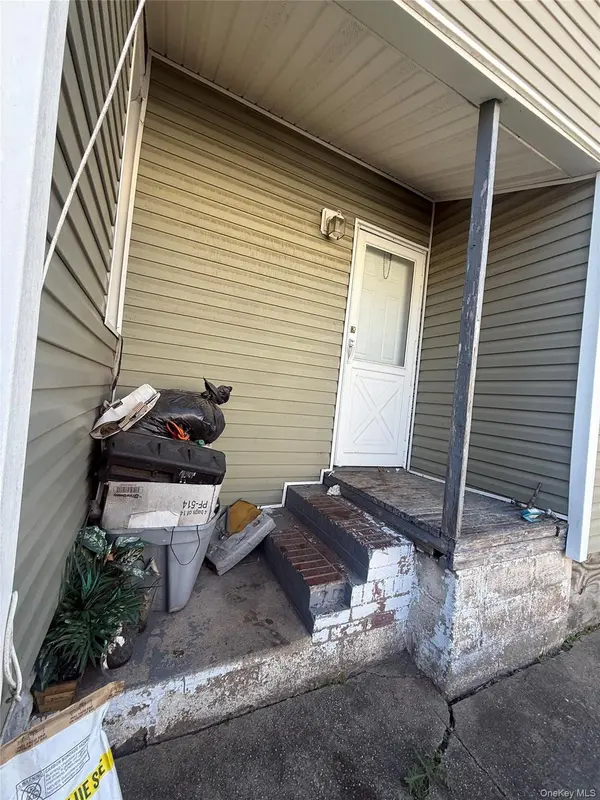 39 Pleasant AVE, Roosevelt, NY 11575