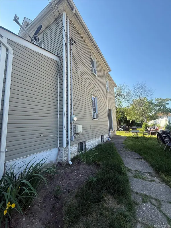 39 Pleasant AVE, Roosevelt, NY 11575