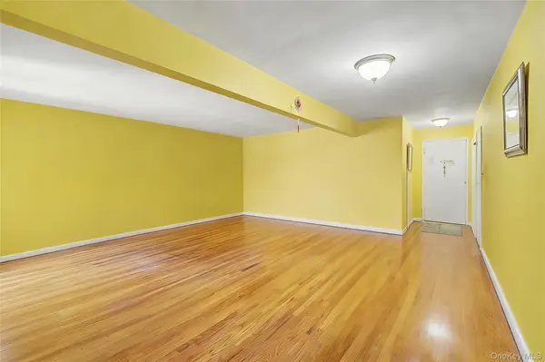 226-26 Union TPKE #5J, Oakland Gardens, NY 11364