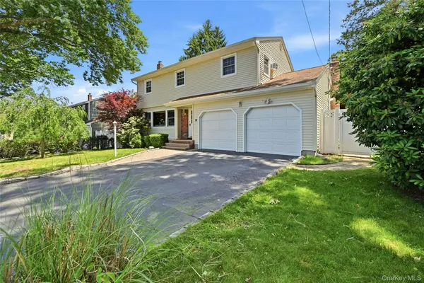 19 Stimson PL, Huntington, NY 11743