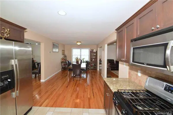 106 Roosevelt AVE, Massapequa, NY 11758