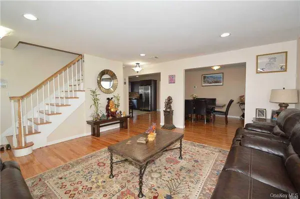 106 Roosevelt AVE, Massapequa, NY 11758