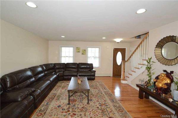 106 Roosevelt AVE, Massapequa, NY 11758